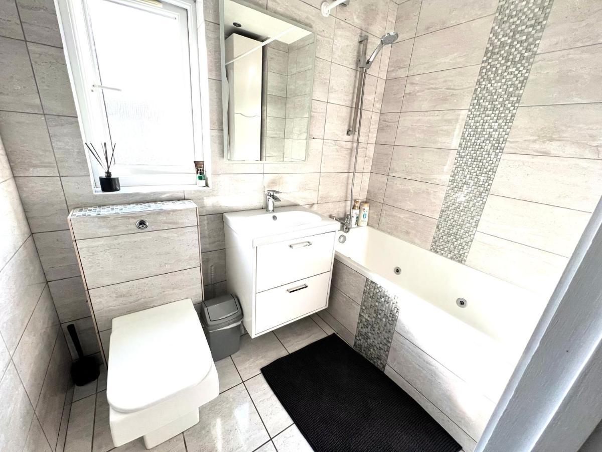 Modern Double Room With Fire Tv London Eksteriør bilde