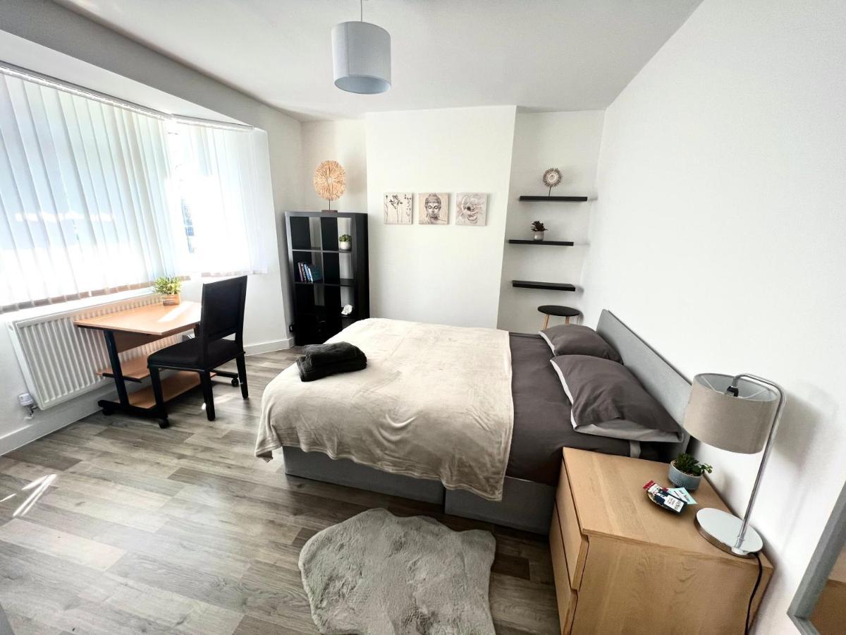 Modern Double Room With Fire Tv London Eksteriør bilde