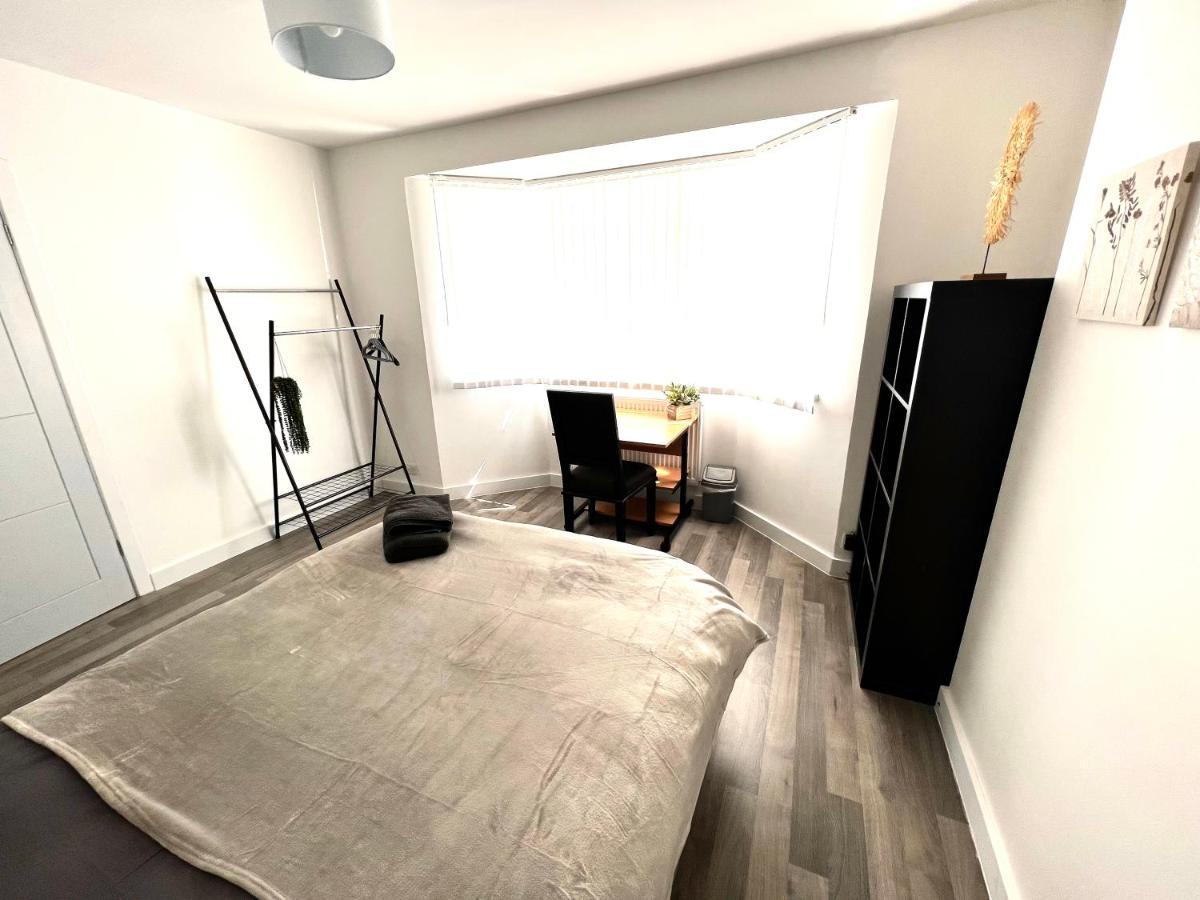 Modern Double Room With Fire Tv London Eksteriør bilde
